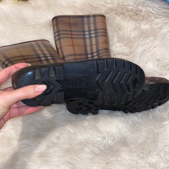 Women’s Burberry rain boots size 38 - Picture 2 of 2